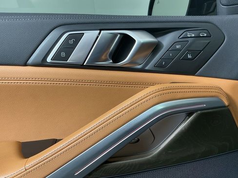 Used 2022 BMW X6 xDrive40i w/ Executive Package image 19