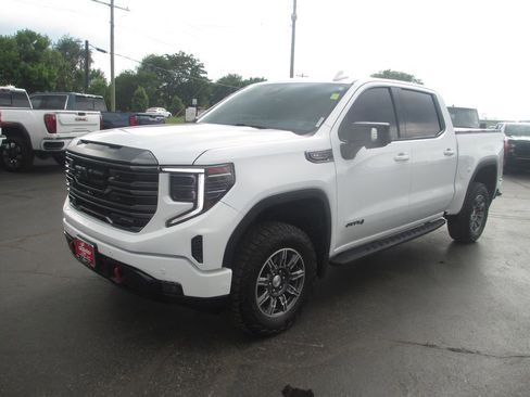 Used 2024 GMC Sierra 1500 AT4 w/ Technology Package AWD/4WD image 13