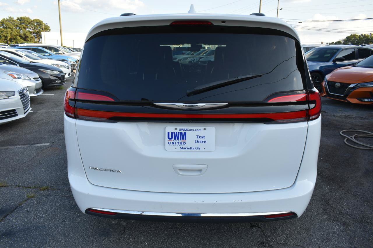 Used 2022 Chrysler Pacifica Touring-L FWD image 6