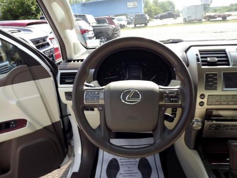 Used 2013 Lexus GX 460 image 18