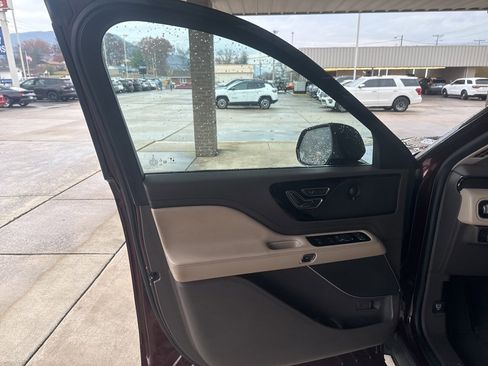 Used 2022 Lincoln Aviator Reserve w/ Equipment Group 201A image 16