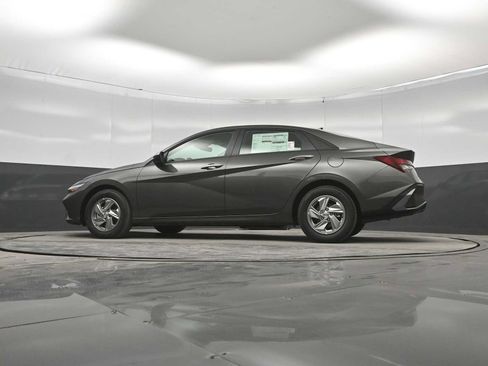 New 2026 Hyundai Elantra SE FWD image 34