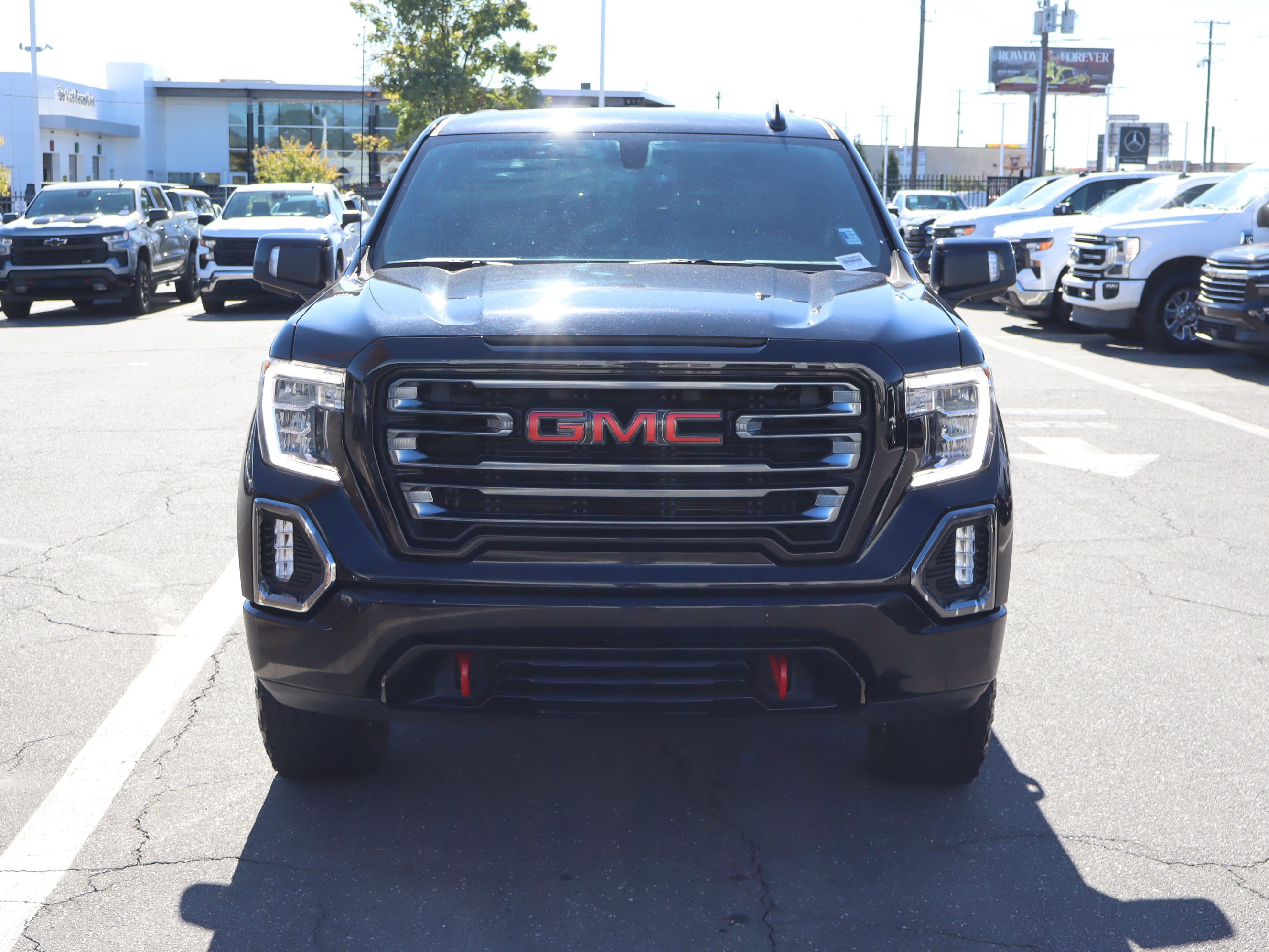 Used 2021 GMC Sierra 1500 AT4 w/ AT4 Preferred Package AWD/4WD image 3