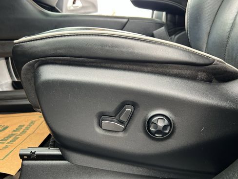 Used 2023 Chrysler Pacifica Limited w/ S Appearance Package image 16