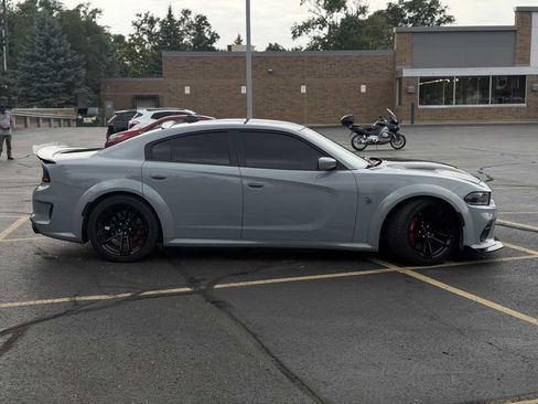 Used 2020 Dodge Charger SRT Hellcat w/ Harman/Kardon Audio Group RWD image 4