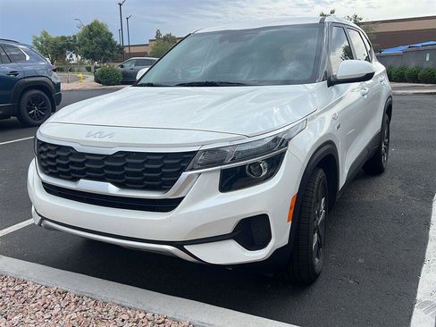 Used 2023 Kia Seltos LX AWD/4WD image 1