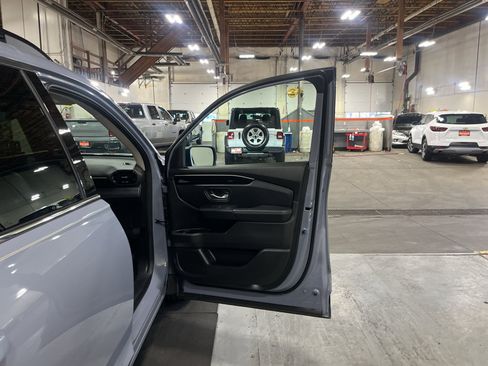 Used 2025 Honda Pilot Touring image 20