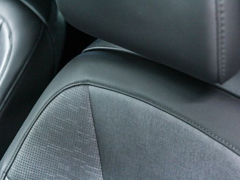 Used 2023 Kia Niro SX Touring image 25