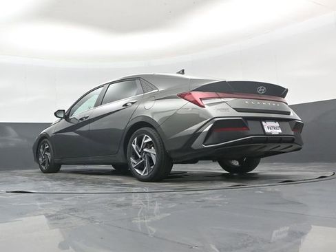 Used 2025 Hyundai Elantra SEL image 42