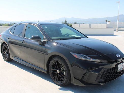 Used 2025 Toyota Camry SE w/ Multimedia Upgrade Package image 2