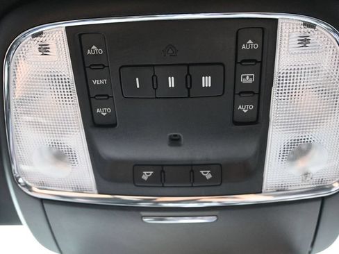 Used 2015 Chrysler 300 S w/ 300S Premium Group RWD image 35