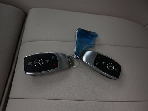 Used 2022 Mercedes-Benz GLB 250 4MATIC image 65