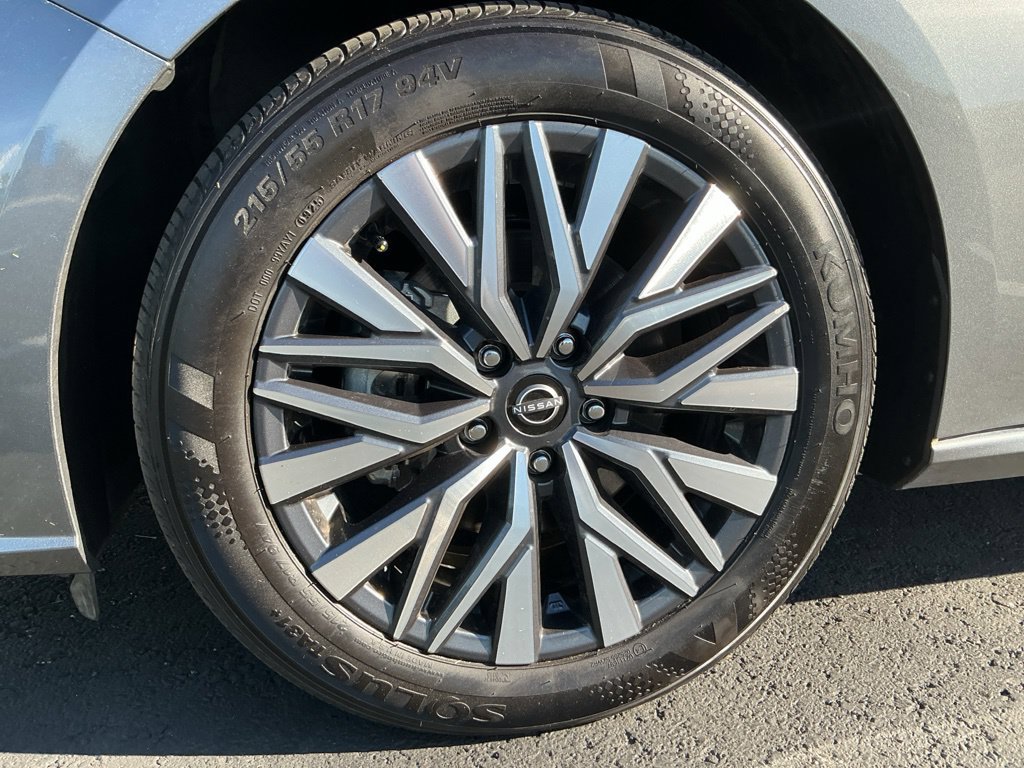 Used 2025 Nissan Altima 2.5 SV FWD image 5