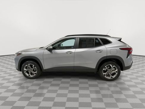 Certified 2025 Chevrolet Trax LT w/ LT Convenience Package FWD image 6