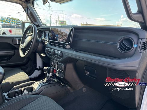Used 2024 Jeep Wrangler Unlimited Rubicon 4xe AWD/4WD image 23