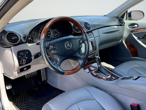 Used 2009 Mercedes-Benz CLK 550 Cabriolet image 11