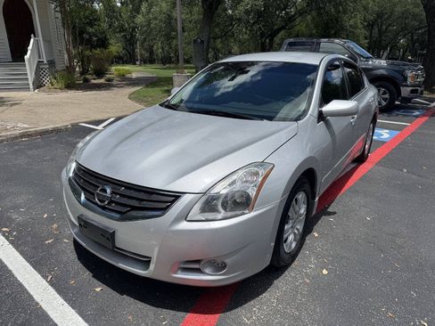 Used 2012 Nissan Altima 2.5 S w/ Convenience Pkg FWD image 2