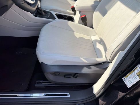 Used 2024 Volkswagen Tiguan SE R-Line FWD image 18