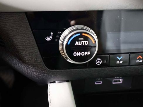 New 2025 Mitsubishi Outlander SEL image 55