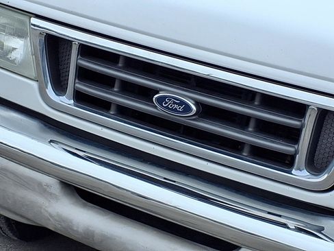 Used 2004 Ford E-350 and Econoline 350 XLT image 21