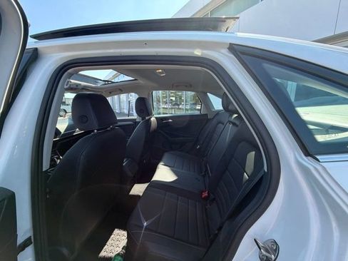 Certified 2024 Volkswagen Jetta SE w/ Panoramic Sunroof Package FWD image 24