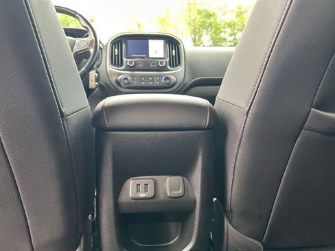 Used 2022 GMC Canyon AT4 image 17