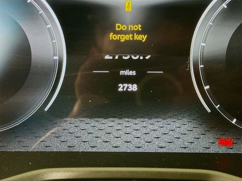 Used 2025 Aston Martin DBX 707 image 12