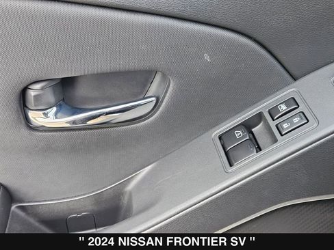 Used 2024 Nissan Frontier SV w/ SV Convenience Package RWD image 16