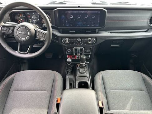 Used 2025 Jeep Wrangler Unlimited Rubicon w/ Convenience Group AWD/4WD image 18
