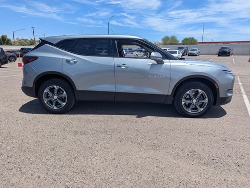 Used 2025 Chevrolet Blazer LT FWD image 5