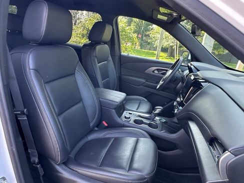 Used 2023 Chevrolet Traverse LT w/ LT Premium Package AWD/4WD image 30