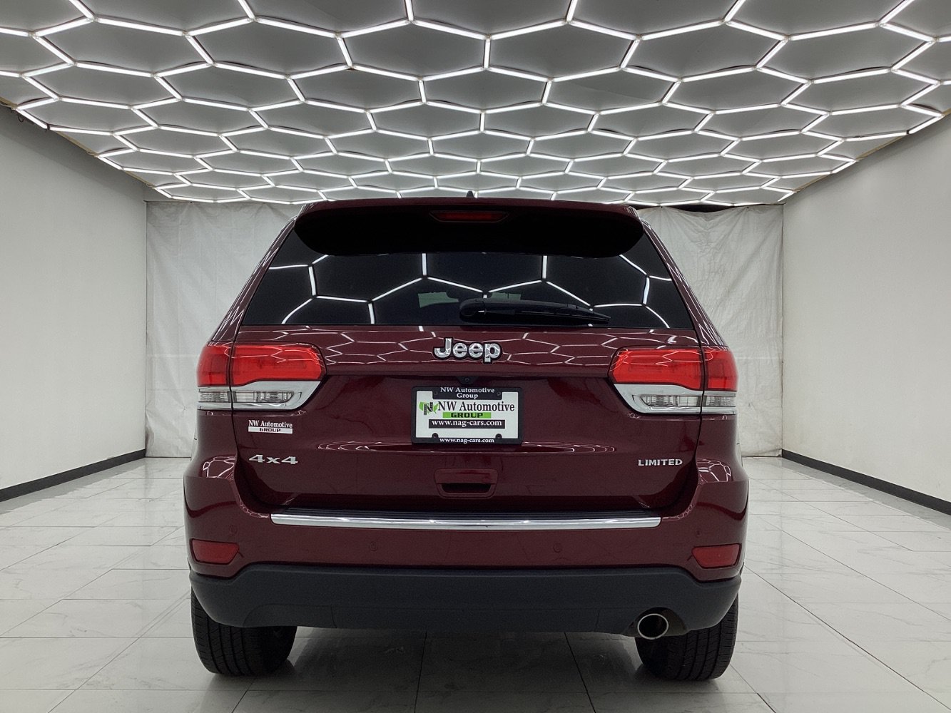 Used 2018 Jeep Grand Cherokee Limited AWD/4WD image 10