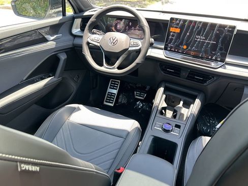 New 2026 Volkswagen Tiguan SE R-Line AWD/4WD image 9