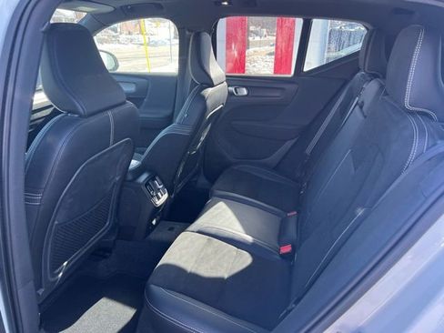 Used 2022 Volvo XC40 P8 Recharge Ultimate image 8