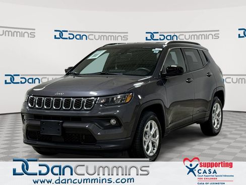 Used 2024 Jeep Compass Latitude AWD/4WD image 1