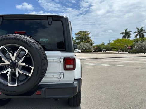 Used 2024 Jeep Wrangler Unlimited AWD/4WD image 5