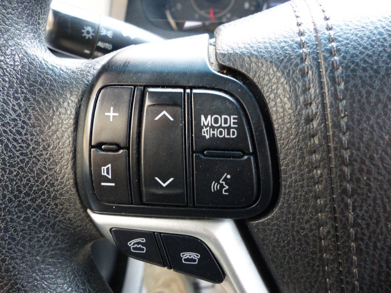 Used 2017 Toyota Sienna LE FWD image 57