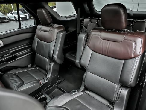 Used 2021 Ford Explorer Platinum w/ Equipment Group 601A image 17