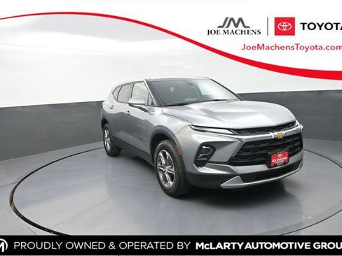 Used 2025 Chevrolet Blazer LT FWD image 1