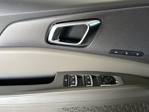 New 2026 Kia Carnival EX FWD image 12
