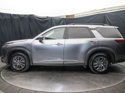 Used 2023 Nissan Pathfinder SV AWD/4WD image 9