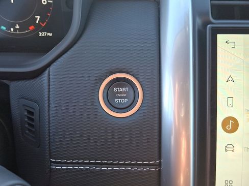 Used 2025 Land Rover Discovery Dynamic SE image 24