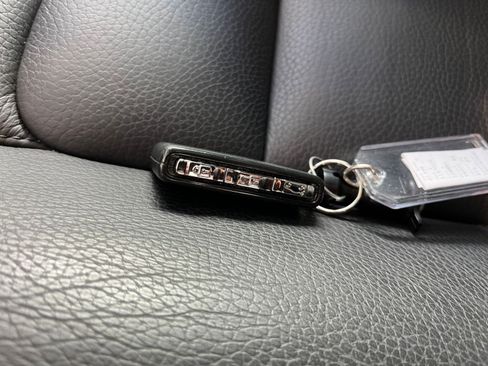 Used 2025 Volvo V60 B5 Cross Country Plus image 22