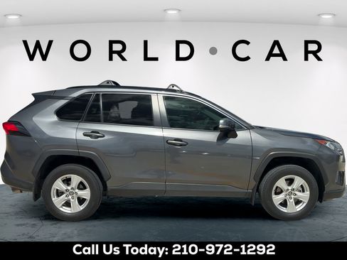 Used 2021 Toyota RAV4 XLE FWD image 8