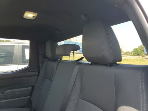 Used 2025 Toyota Tacoma SR w/ SR Upgrade Package AWD/4WD image 9