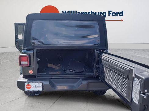 Used 2018 Jeep Wrangler Unlimited Sport S AWD/4WD image 24