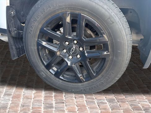 Used 2022 Chevrolet Silverado 1500 Custom image 14