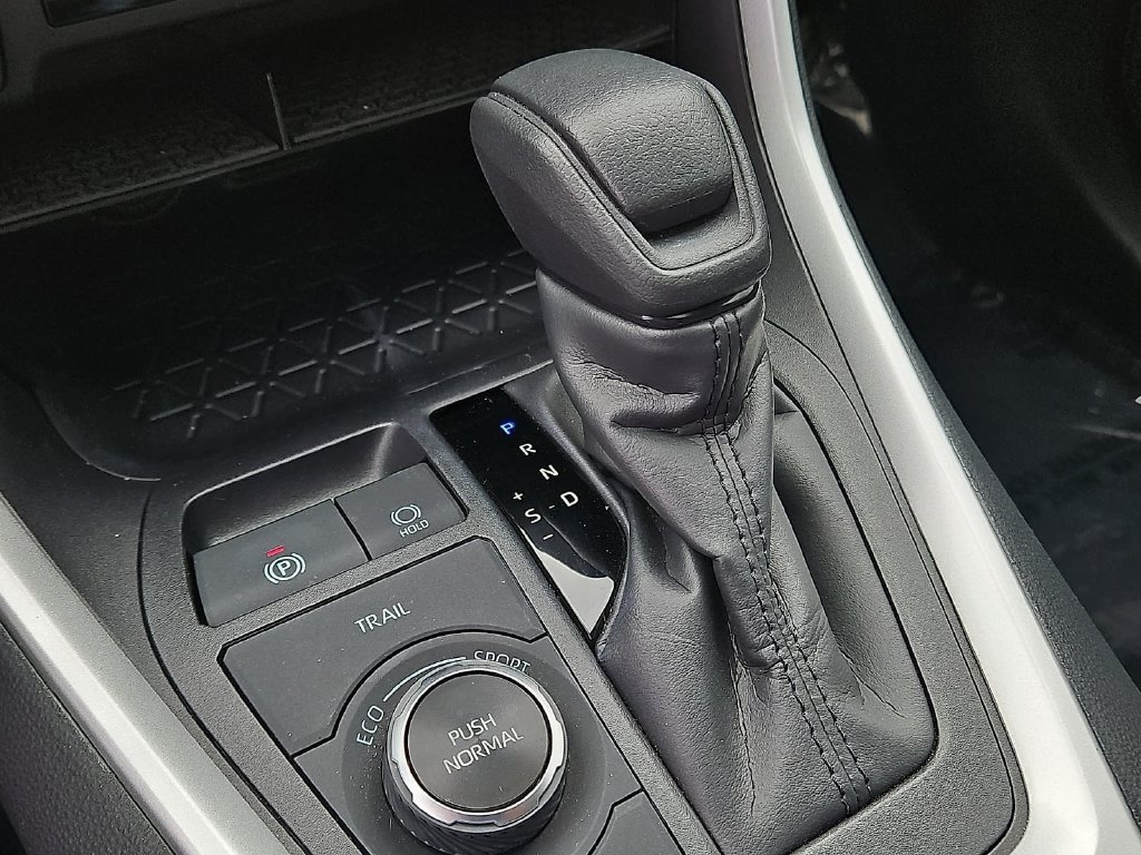 Used 2025 Toyota RAV4 XLE w/ Convenience Package AWD/4WD image 25