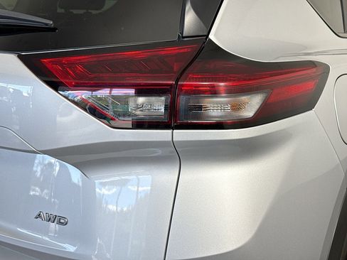 Used 2025 Nissan Rogue SV AWD/4WD image 30