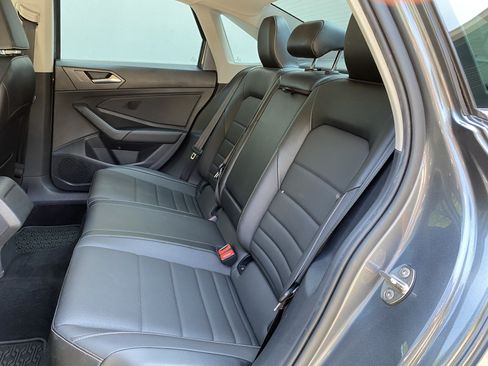 Used 2022 Volkswagen Jetta SE w/ Panoramic Sunroof Package FWD image 35